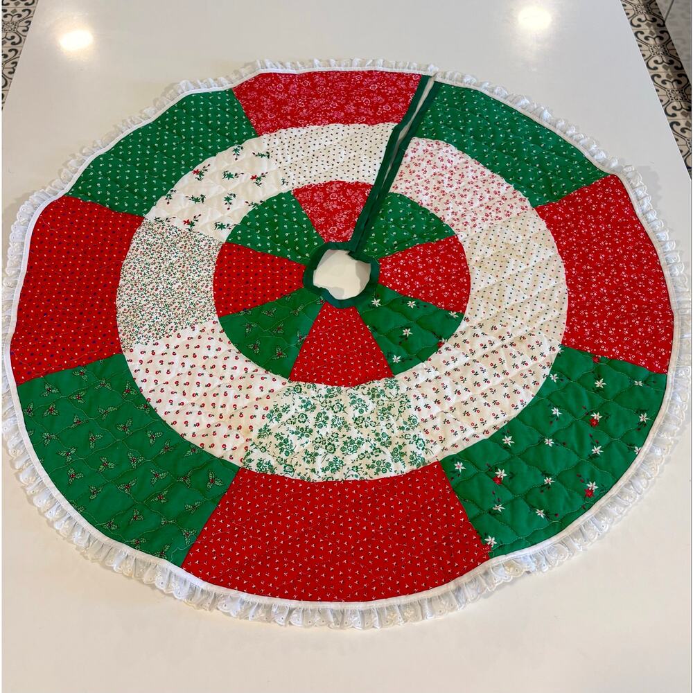 Vintage Round Christmas Tree Skirt Cottagecore Quilt Country Pattern